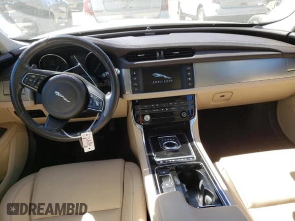 ✅ 2016 Jaguar XF 35t Premium • VIN: SAJBJ4BV8GCY16695 • Лот: 44923583. Опубликован ранее на Copart с пробегом 77 435 миль. Бесплатный доступ к архиву аукционных продаж из США и подробный отчёт об истории автомобиля на DreamBid. Изображение 8.