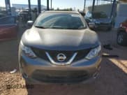 ✅ 2018 Nissan Rogue S • VIN: JN1BJ1CPXJW103738 • Lot: 91372165. Wystawiony na Copart z przebiegiem 58 739 mil. Bezpłatny archiwum sprzedaży aukcyjnych z USA i szczegółowy raport historii pojazdu na DreamBid. Zdjęcie 5.