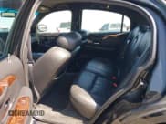 ✅ 1998 Lincoln Town Car Signature • VIN: 1LNFM82W4WY614425 • Lot: 42965120. Listed on IAAI with 164,023 mi. Free auction sales archive from the USA and detailed vehicle history report at DreamBid. Image 8.