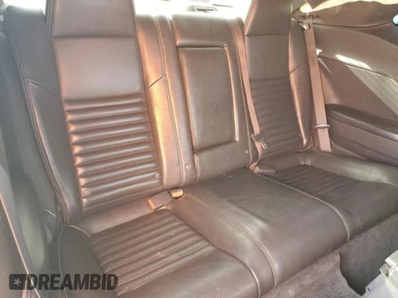 ✅ 2010 Dodge Challenger R/T Classic • VIN: 2B3CJ5DT0AH114106 • Lot: 86901404. Wystawiony na Copart z przebiegiem 141 217 mil. Bezpłatny archiwum sprzedaży aukcyjnych z USA i szczegółowy raport historii pojazdu na DreamBid. Zdjęcie 11.