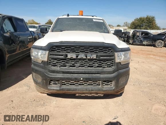 ✅ 2021 Ram 2500 Tradesman • VIN: 3C6UR5HJ4MG677286 • Lot: 69699875. Wystawiony na Copart z przebiegiem 45 996 mil. Bezpłatny archiwum sprzedaży aukcyjnych z USA i szczegółowy raport historii pojazdu na DreamBid. Zdjęcie 5.