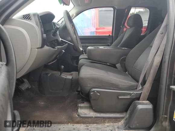 ✅ 2011 Chevrolet Silverado 1500 LS • VIN: 1GCRKREA1BZ325505 • Lot: 70186444. Listed on Copart with 210,684 mi. Free auction sales archive from the USA and detailed vehicle history report at DreamBid. Image 7.