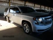 ✅ 2019 Chevrolet Suburban LS • VIN: 1GNSCGKC3KR264769 • Lot: 82259595. Wystawiony na Copart z przebiegiem 76 803 mil. Bezpłatny archiwum sprzedaży aukcyjnych z USA i szczegółowy raport historii pojazdu na DreamBid. Zdjęcie 4.