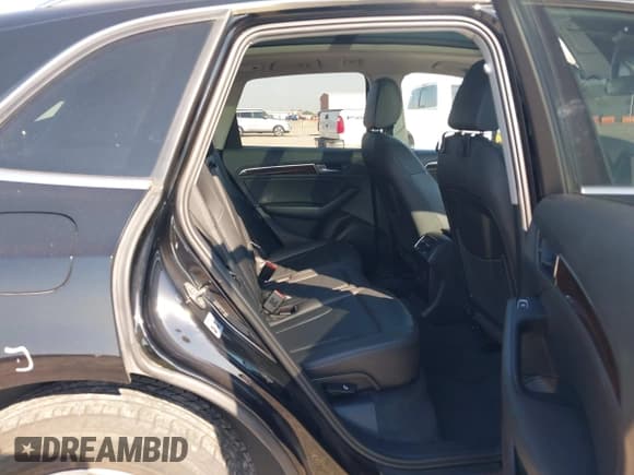 ✅ 2015 Audi Q5 Premium • VIN: WA1CFAFP2FA144815 • Lot: 43332461. Wystawiony na IAAI z przebiegiem 109 667 mil. Bezpłatny archiwum sprzedaży aukcyjnych z USA i szczegółowy raport historii pojazdu na DreamBid. Zdjęcie 8.