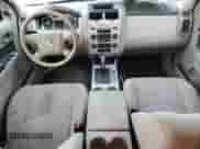 2011 Mercury Mariner z VIN 4M2CN8B72BKJ04014, wystawiony jako Copart lot #44919685 z przebiegiem 101 063 mil mil oraz Szkoda całkowita • Salvage title. Historia ofert i sprzedaży dostępna na DreamBid. Obrazek 8.