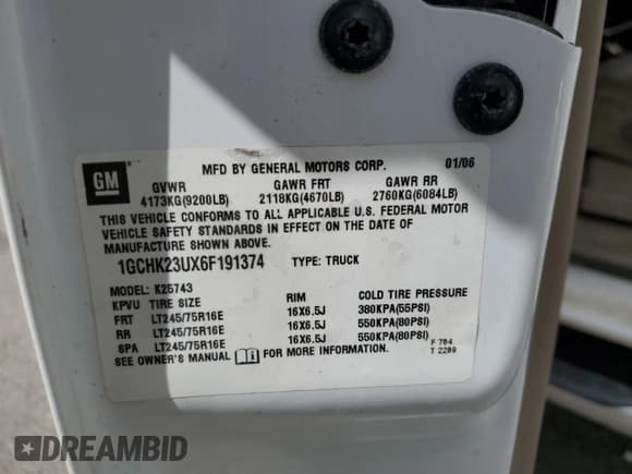 ✅ 2006 Chevrolet Silverado 2500HD LT3 • VIN: 1GCHK23UX6F191374 • Lot: 56893015. Wystawiony na Copart z przebiegiem Nie podano. Bezpłatny archiwum sprzedaży aukcyjnych z USA i szczegółowy raport historii pojazdu na DreamBid. Zdjęcie 12.