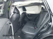 ✅ 2024 Toyota RAV4 Hybrid XLE Premium • VIN: 4T3B6RFV6RU159449 • Lot: 42180580. Wystawiony na IAAI z przebiegiem 17 930 mil. Bezpłatny archiwum sprzedaży aukcyjnych z USA i szczegółowy raport historii pojazdu na DreamBid. Zdjęcie 8.