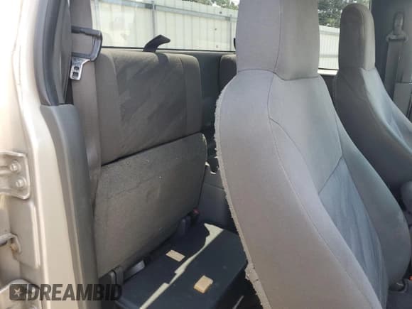 ✅ 2004 Chevrolet Colorado Z85 • VIN: 1GCCS198948122126 • Lot: 63701665. Wystawiony na Copart z przebiegiem 187 316 mil. Bezpłatny archiwum sprzedaży aukcyjnych z USA i szczegółowy raport historii pojazdu na DreamBid. Zdjęcie 10.