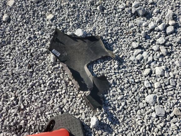 ✅ 2015 Kia Sorento LX • VIN: 5XYKT3A64FG636329 • Lot: 85696335. Wystawiony na Copart z przebiegiem 143 299 mil. Bezpłatny archiwum sprzedaży aukcyjnych z USA i szczegółowy raport historii pojazdu na DreamBid. Zdjęcie 13.