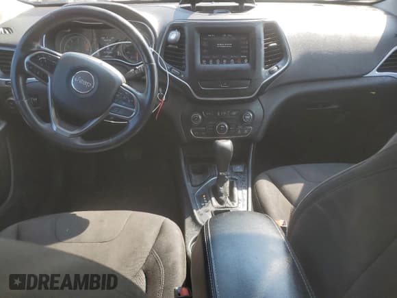 ✅ 2019 Jeep Cherokee Latitude • VIN: 1C4PJLCB7KD172368 • Lot: 80292465. Wystawiony na Copart z przebiegiem 148 126 mil. Bezpłatny archiwum sprzedaży aukcyjnych z USA i szczegółowy raport historii pojazdu na DreamBid. Zdjęcie 8.