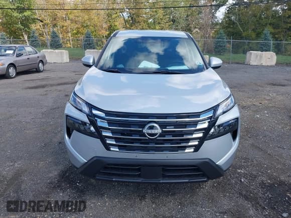 ✅ 2025 Nissan Rogue SV • VIN: 5N1BT3BB0SC858131 • Lot: 43298421. Listed on IAAI with 942 mi. Free auction sales archive from the USA and detailed vehicle history report at DreamBid. Image 12.