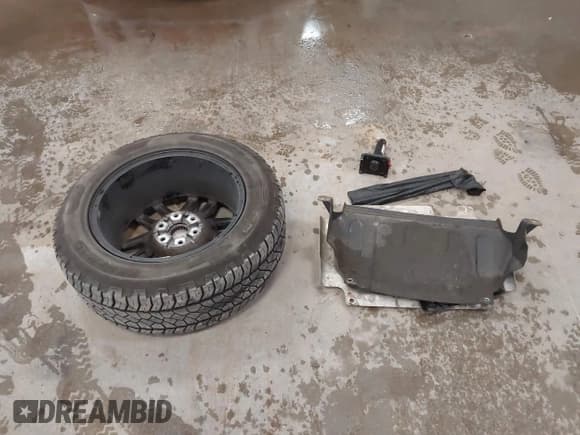 ✅ 2019 GMC Sierra 1500 Elevation • VIN: 1GTR9CED6KZ329195 • Lot: 43313804. Wystawiony na IAAI z przebiegiem 57 493 mil. Bezpłatny archiwum sprzedaży aukcyjnych z USA i szczegółowy raport historii pojazdu na DreamBid. Zdjęcie 18.