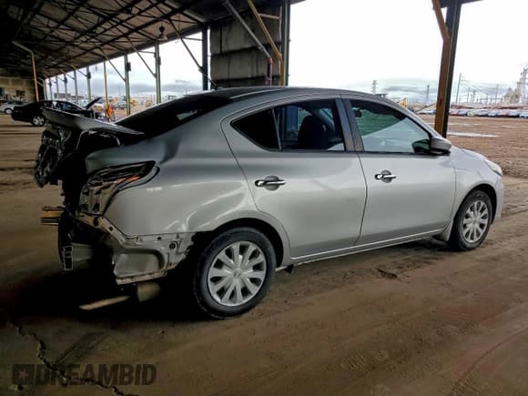 ✅ 2015 Nissan Versa S Plus • VIN: 3N1CN7AP5FL924158 • Lot: 93953795. Wystawiony na Copart z przebiegiem 89 275 mil. Bezpłatny archiwum sprzedaży aukcyjnych z USA i szczegółowy raport historii pojazdu na DreamBid. Zdjęcie 3.