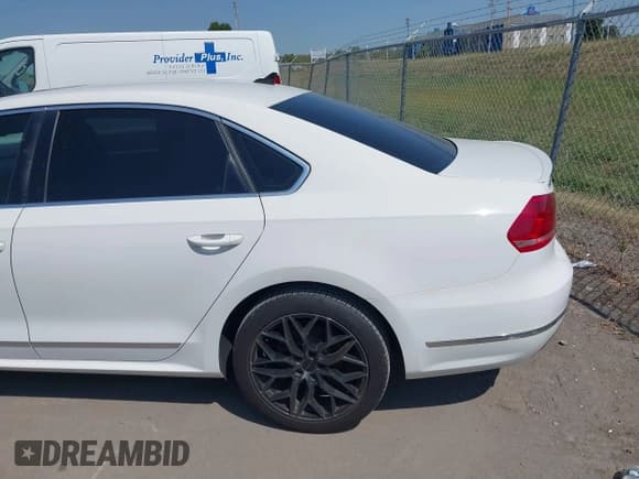 ✅ 2014 Volkswagen Passat SEL Premium • VIN: 1VWCN7A31EC029932 • Lot: 43184963. Wystawiony na IAAI z przebiegiem 117 251 mil. Bezpłatny archiwum sprzedaży aukcyjnych z USA i szczegółowy raport historii pojazdu na DreamBid. Zdjęcie 6.