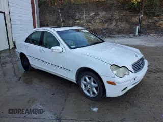 ✅ 2000 Mercedes-Benz C 230/260/280/320 • VIN: WDBRF61J61F042878 • Лот: 80250004. Опубликован ранее на Copart с пробегом 137 657 миль. Бесплатный доступ к архиву аукционных продаж из США и подробный отчёт об истории автомобиля на DreamBid. Изображение 4.