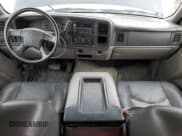 ✅ 2004 Chevrolet Suburban LS • VIN: 1GNFK16ZX4J165559 • Лот: 51263405. Опубликован ранее на Copart с пробегом 223 337 миль. Бесплатный доступ к архиву аукционных продаж из США и подробный отчёт об истории автомобиля на DreamBid. Изображение 8.