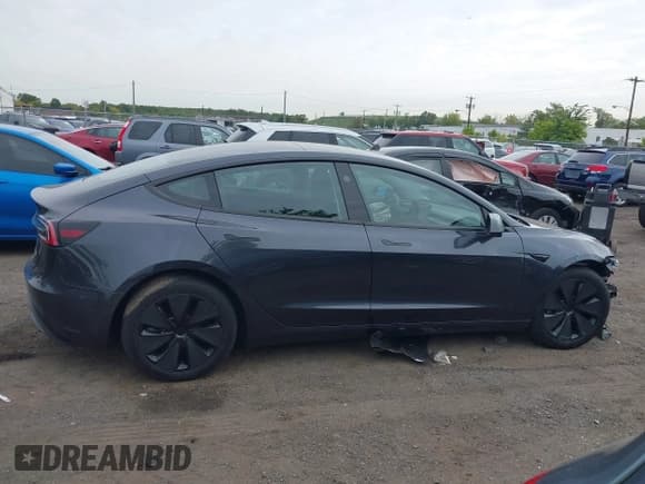 ✅ 2025 Tesla Model 3 Long Range • VIN: 5YJ3E1EB5SF935033 • Лот: 43265782. Опубликован ранее на IAAI с пробегом Не указан. Бесплатный доступ к архиву аукционных продаж из США и подробный отчёт об истории автомобиля на DreamBid. Изображение 13.