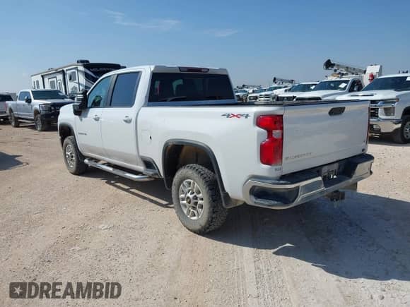 2020 Chevrolet Silverado 2500HD LT z VIN 1GC1YNEY7LF301858, wystawiony jako IAAI lot #42650174 z przebiegiem 107 523 mil mil oraz . Historia ofert i sprzedaży dostępna na DreamBid. Obrazek 3.