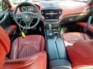 ✅ 2022 Maserati Ghibli Modena Q4 • VIN: ZAM57YTM1N1383930 • Lot: 80624305. Wystawiony na Copart z przebiegiem 76 807 mil. Bezpłatny archiwum sprzedaży aukcyjnych z USA i szczegółowy raport historii pojazdu na DreamBid. Zdjęcie 8.