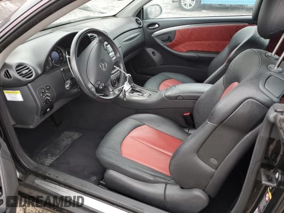 ✅ 2005 Mercedes-Benz CLK 500 • VIN: WDBTK75G65T041193 • Lot: 47208615. Wystawiony na Copart z przebiegiem Nie podano. Bezpłatny archiwum sprzedaży aukcyjnych z USA i szczegółowy raport historii pojazdu na DreamBid. Zdjęcie 7.