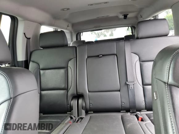 ✅ 2018 Chevrolet Suburban Premier • VIN: 1GNSCJKCXJR216018 • Lot: 70625235. Wystawiony na Copart z przebiegiem 237 386 mil. Bezpłatny archiwum sprzedaży aukcyjnych z USA i szczegółowy raport historii pojazdu na DreamBid. Zdjęcie 10.