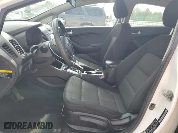 ✅ 2018 Kia Forte LX • VIN: 3KPFK4A71JE268829 • Лот: 84159885. Опубликован ранее на Copart с пробегом 150 708 миль. Бесплатный доступ к архиву аукционных продаж из США и подробный отчёт об истории автомобиля на DreamBid. Изображение 7.