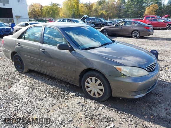 ✅ 2005 Toyota Camry STD • VIN: 4T1BE32K95U944627 • Lot: 43527213. Listed on IAAI with 180,200 mi. Free auction sales archive from the USA and detailed vehicle history report at DreamBid. Image 1.