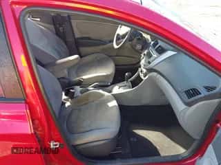 2015 Hyundai Accent GS z VIN KMHCT5AE6FU222082, wystawiony jako IAAI lot #43462939 z przebiegiem 84 614 mil mil oraz . Historia ofert i sprzedaży dostępna na DreamBid. Obrazek 5.