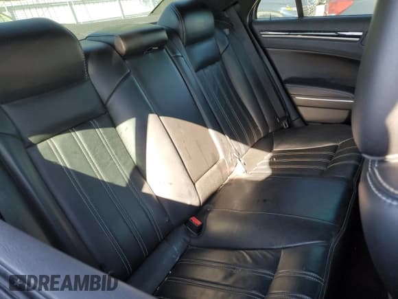 ✅ 2017 Chrysler 300 S • VIN: 2C3CCABG9HH607577 • Лот: 84176035. Опубликован ранее на Copart с пробегом 156 314 миль. Бесплатный доступ к архиву аукционных продаж из США и подробный отчёт об истории автомобиля на DreamBid. Изображение 10.