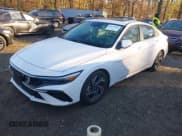 ✅ 2024 Hyundai Elantra Limited • VIN: KMHLP4DG9RU693322 • Lot: 43641580. Wystawiony na IAAI z przebiegiem 5 248 mil. Bezpłatny archiwum sprzedaży aukcyjnych z USA i szczegółowy raport historii pojazdu na DreamBid. Zdjęcie 2.