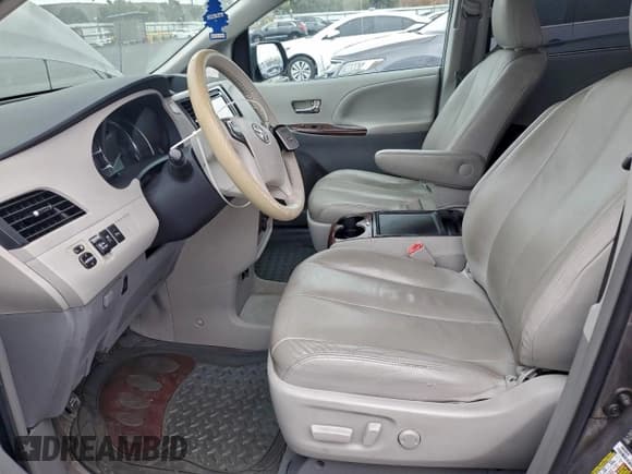 ✅ 2014 Toyota Sienna XLE • VIN: 5TDYK3DC5ES409070 • Лот: 94315255. Опубликован ранее на Copart с пробегом 122 109 миль. Бесплатный доступ к архиву аукционных продаж из США и подробный отчёт об истории автомобиля на DreamBid. Изображение 7.