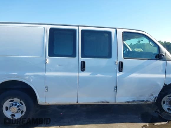 ✅ 2012 Chevrolet Express Cargo • VIN: 1GCWGFCA5C1183889 • Lot: 43085877. Listed on IAAI with 168,549 mi. Free auction sales archive from the USA and detailed vehicle history report at DreamBid. Image 13.