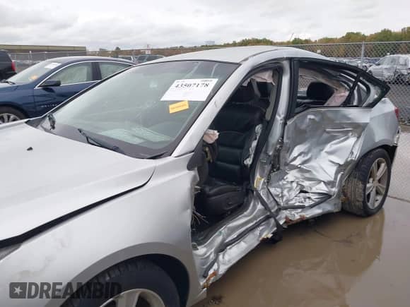 2014 Chevrolet Cruze 2LT with VIN 1G1PE5SB0E7135532, listed as a IAAI auction lot 43507178 with 100,363 mi miles and . Bid and sale history available at DreamBid. Image 6.
