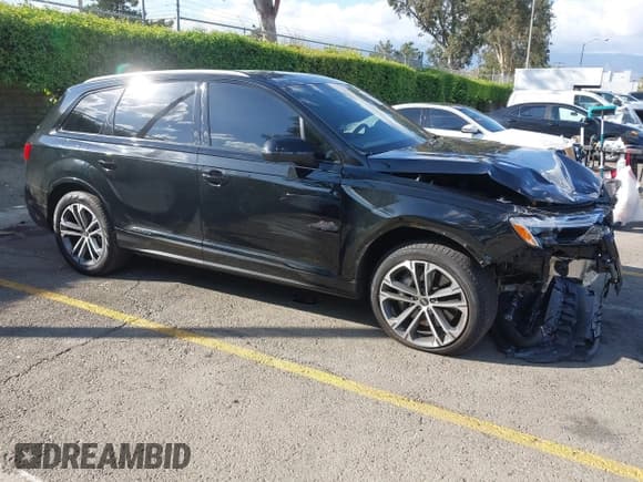 ✅ 2025 Audi Q7 Premium Plus • VIN: WA1LCBF72SD009132 • Лот: 43378154. Опубликован ранее на IAAI с пробегом 7 021 миль. Бесплатный доступ к архиву аукционных продаж из США и подробный отчёт об истории автомобиля на DreamBid. Изображение 1.