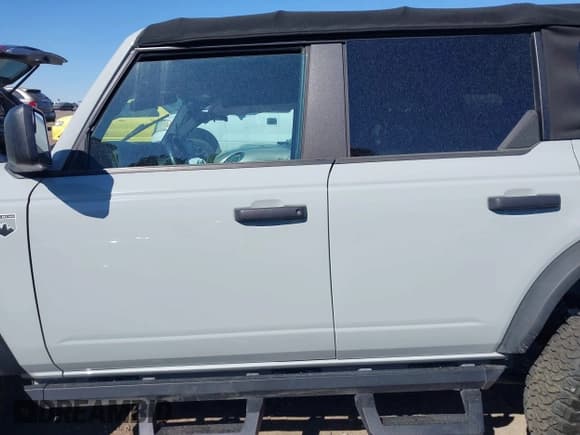 ✅ 2021 Ford Bronco • VIN: 1FMDE5BHXMLA84119 • Lot: 41891627. Wystawiony na IAAI z przebiegiem 28 318 mil. Bezpłatny archiwum sprzedaży aukcyjnych z USA i szczegółowy raport historii pojazdu na DreamBid. Zdjęcie 14.