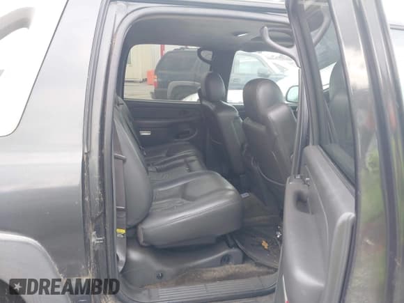 ✅ 2003 Chevrolet Avalanche • VIN: 3GNEC13T33G265611 • Lot: 43693418. Listed on IAAI with 180,929 mi. Free auction sales archive from the USA and detailed vehicle history report at DreamBid. Image 8.