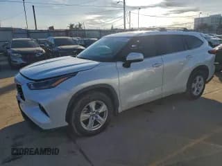 ✅ 2023 Toyota Highlander Hybrid LE • VIN: 5TDZARAHXPS521120 • Лот: 95034905. Опубликован ранее на Copart с пробегом 86 264 миль. Бесплатный доступ к архиву аукционных продаж из США и подробный отчёт об истории автомобиля на DreamBid. Изображение 1.