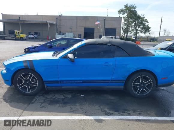 ✅ 2011 Ford Mustang V6 • VIN: 1ZVBP8EM9B5120722 • Лот: 41762103. Опубликован ранее на IAAI с пробегом 203 483 миль. Бесплатный доступ к архиву аукционных продаж из США и подробный отчёт об истории автомобиля на DreamBid. Изображение 14.