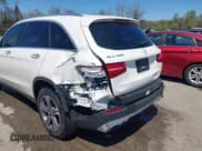 ✅ 2019 Mercedes-Benz GLC 300 • VIN: WDC0G4KB7KF642680 • Lot: 42032973. Wystawiony na IAAI z przebiegiem 137 539 mil. Bezpłatny archiwum sprzedaży aukcyjnych z USA i szczegółowy raport historii pojazdu na DreamBid. Zdjęcie 6.