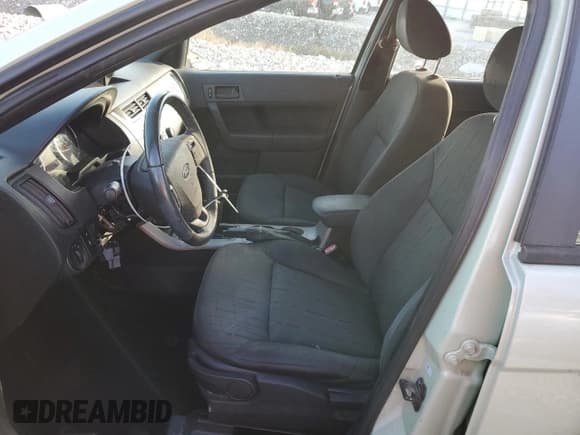 ✅ 2010 Ford Focus SE • VIN: 1FAHP3FN0AW149645 • Lot: 91670345. Wystawiony na Copart z przebiegiem Nie podano. Bezpłatny archiwum sprzedaży aukcyjnych z USA i szczegółowy raport historii pojazdu na DreamBid. Zdjęcie 7.