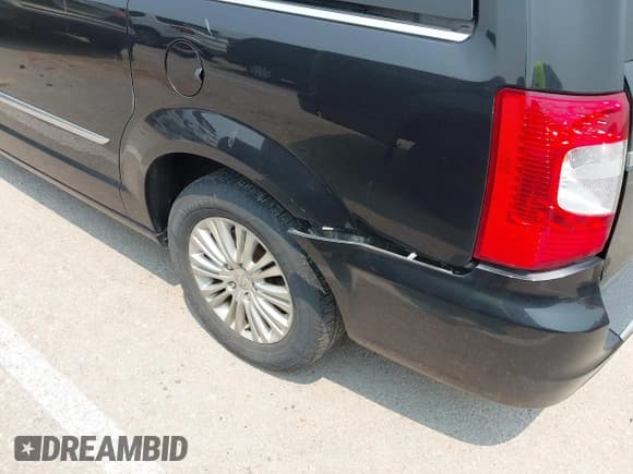 ✅ 2015 Chrysler Town & Country Limited • VIN: 2C4RC1JG6FR742241 • Lot: 42391447. Listed on IAAI with 160,102 mi. Free auction sales archive from the USA and detailed vehicle history report at DreamBid. Image 17.