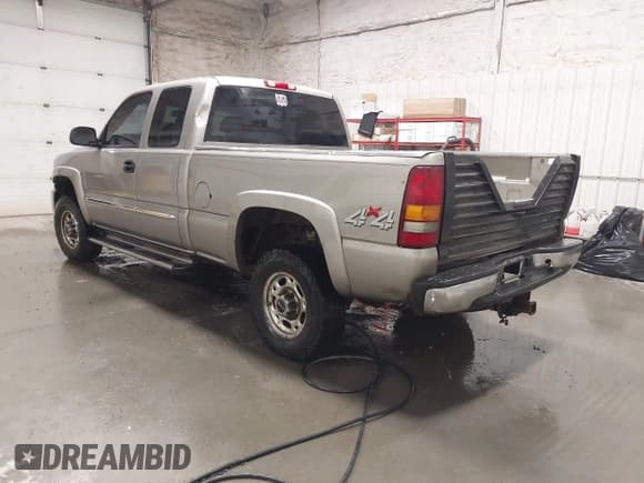 ✅ 2003 Chevrolet Silverado 2500HD LS • VIN: 1GCHK29G43E157174 • Lot: 41839189. Wystawiony na IAAI z przebiegiem 179 860 mil. Bezpłatny archiwum sprzedaży aukcyjnych z USA i szczegółowy raport historii pojazdu na DreamBid. Zdjęcie 3.