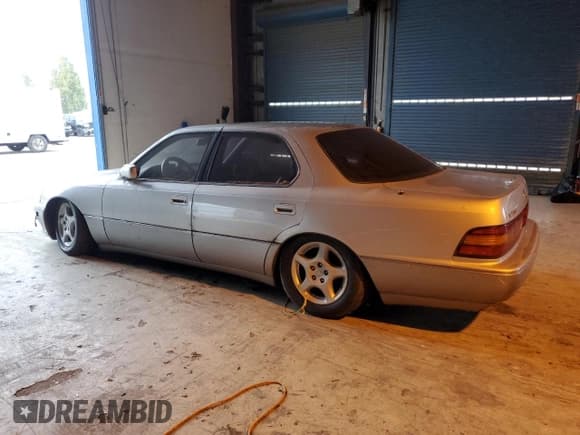 ✅ 1993 Lexus LS • VIN: JT8UF11E2P0150670 • Lot: 87479055. Wystawiony na Copart z przebiegiem 269 537 mil. Bezpłatny archiwum sprzedaży aukcyjnych z USA i szczegółowy raport historii pojazdu na DreamBid. Zdjęcie 2.