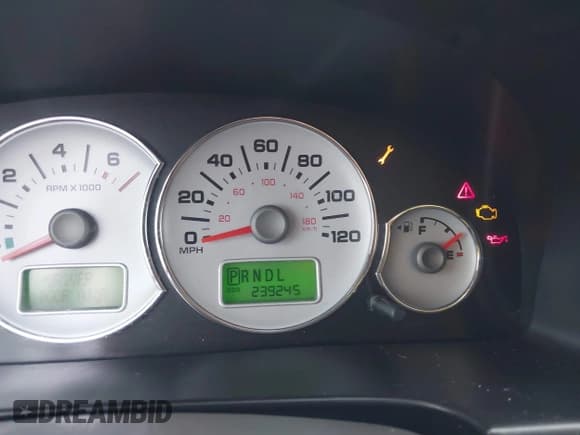 ✅ 2006 Ford Escape Hybrid • VIN: 1FMCU95H66KB49378 • Lot: 43725751. Wystawiony na IAAI z przebiegiem 239 245 mil. Bezpłatny archiwum sprzedaży aukcyjnych z USA i szczegółowy raport historii pojazdu na DreamBid. Zdjęcie 7.