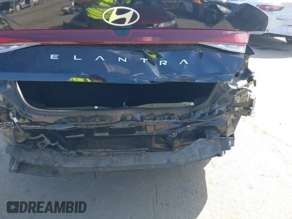 ✅ 2024 Hyundai Elantra SE • VIN: KMHLL4DG9RU675835 • Lot: 43383823. Listed on IAAI with 37,022 mi. Free auction sales archive from the USA and detailed vehicle history report at DreamBid. Image 6.