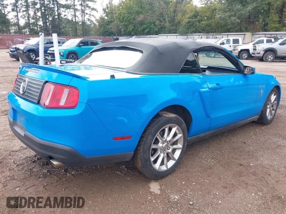 ✅ 2010 Ford Mustang V6 • VIN: 1ZVBP8EN7A5115798 • Lot: 43537903. Listed on IAAI with 97,585 mi. Free auction sales archive from the USA and detailed vehicle history report at DreamBid. Image 4.
