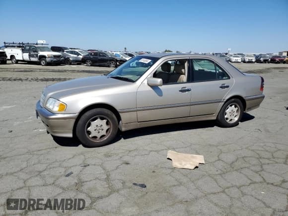 ✅ 2000 Mercedes-Benz C 230 Kompressor • VIN: WDBHA24G5YA826317 • Lot: 69146854. Wystawiony na Copart z przebiegiem 103 928 mil. Bezpłatny archiwum sprzedaży aukcyjnych z USA i szczegółowy raport historii pojazdu na DreamBid. Zdjęcie 1.