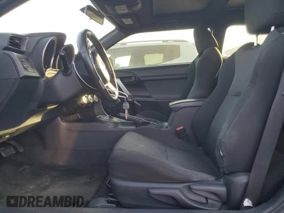 ✅ 2013 Scion tC • VIN: JTKJF5C79D3056802 • Lot: 93598195. Wystawiony na Copart z przebiegiem 246 978 mil. Bezpłatny archiwum sprzedaży aukcyjnych z USA i szczegółowy raport historii pojazdu na DreamBid. Zdjęcie 7.