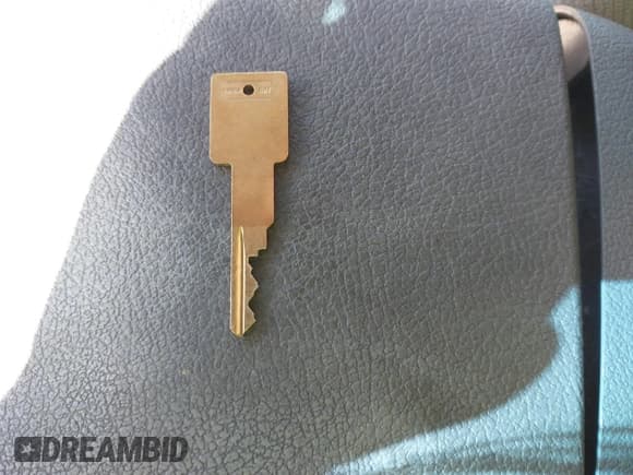 ✅ 1986 Chevrolet Corvette • VIN: 1G1YY6789G5902436 • Lot: 43122263. Wystawiony na IAAI z przebiegiem 103 680 mil. Bezpłatny archiwum sprzedaży aukcyjnych z USA i szczegółowy raport historii pojazdu na DreamBid. Zdjęcie 11.