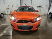 ✅ 2012 Chevrolet Sonic LS • VIN: 1G1JB5SH9C4136390 • Lot: 71676875. Wystawiony na Copart z przebiegiem 80 646 mil. Bezpłatny archiwum sprzedaży aukcyjnych z USA i szczegółowy raport historii pojazdu na DreamBid. Zdjęcie 5.